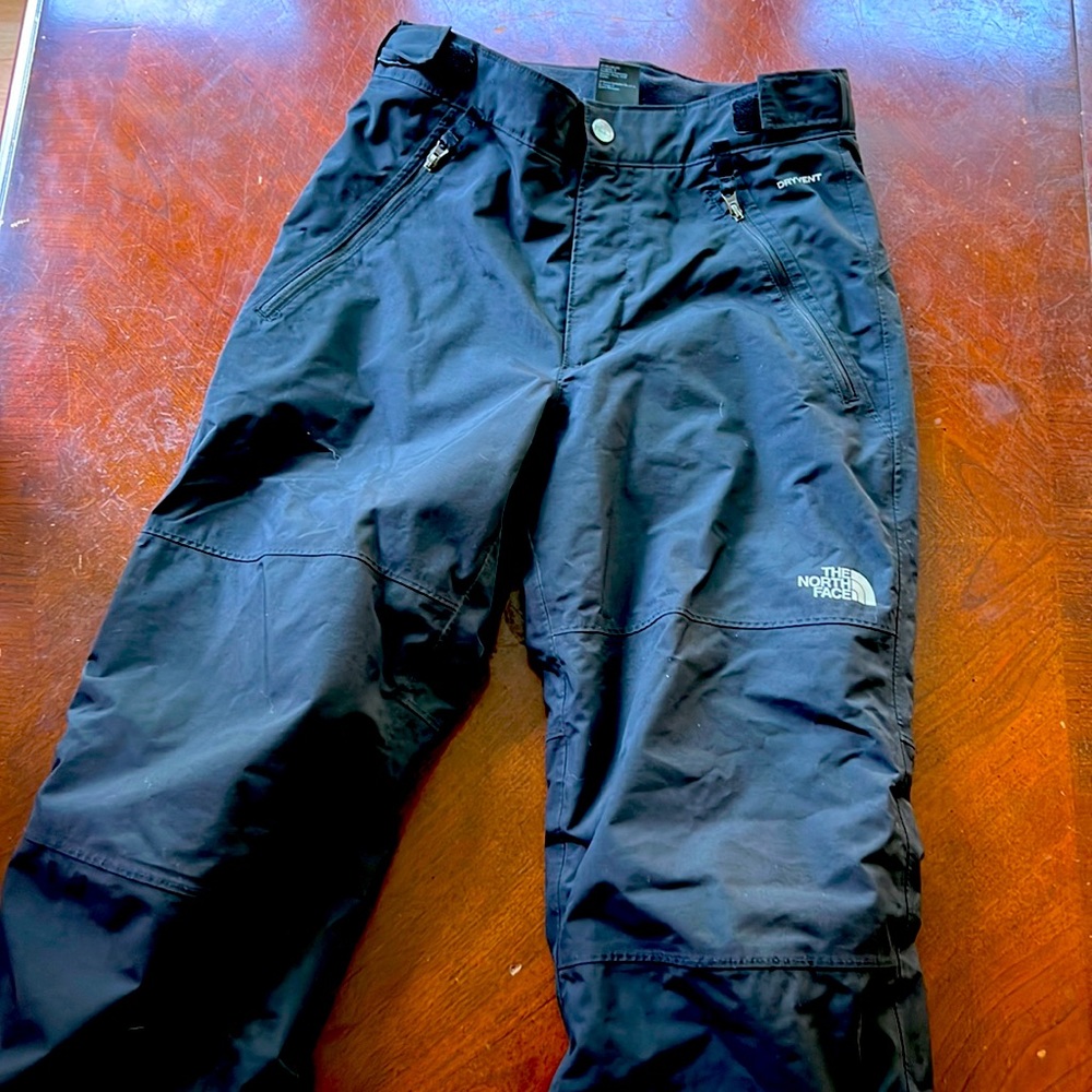 Kids NorthFace ski pants. EZ grow- extended out. Black